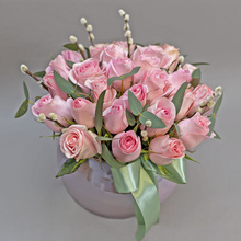 Roz pudră - aranjament cu trandafiri