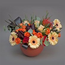 Aranjament floral tomnatic - cu gerbera și minirose