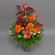 Fantezie florală - buchet cu crizanteme și cale