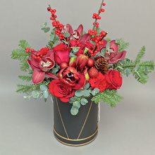 Flori de Crăciun - aranjament cu trandafiri și amaryllis
