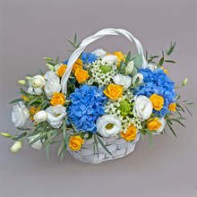 Flori și zâmbete - aranjament cu hortensii și lyzianthus