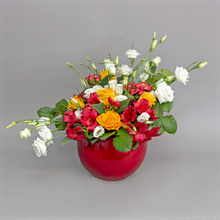 Invitație la visare - aranjament cu lyzianthus și trandafiri