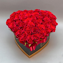 Mesaj de iubire - aranjament cu trandafiri roșii